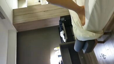 南京夫妻、性爱生活记录，每次约3P妻子都感到很满意，姿势多多，叫声火烈！